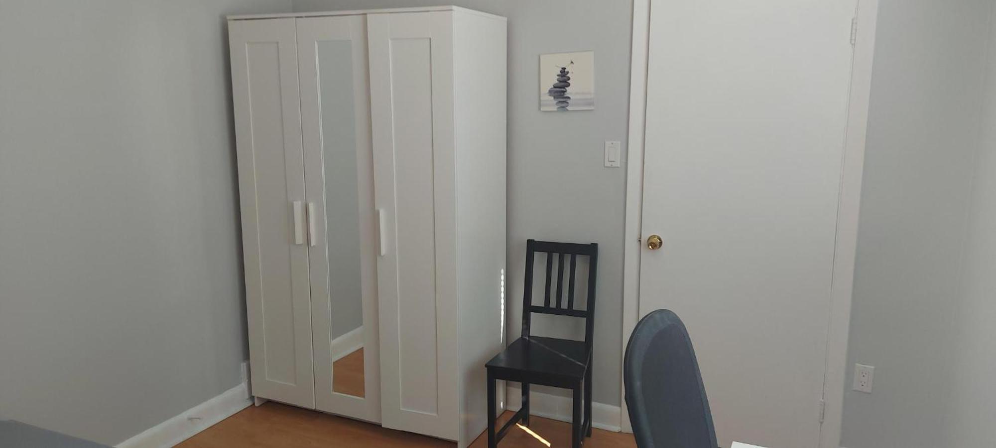 High Park Single Room With Personal Washroom And Kitchen トロント エクステリア 写真