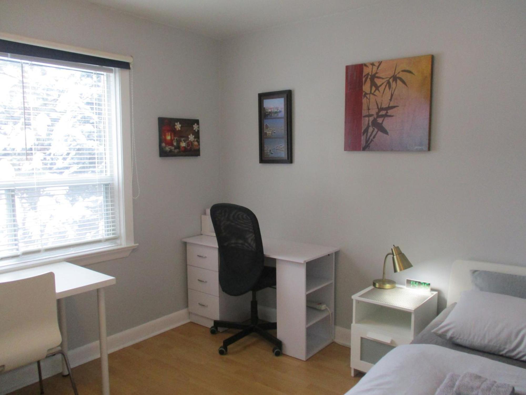 High Park Single Room With Personal Washroom And Kitchen トロント エクステリア 写真