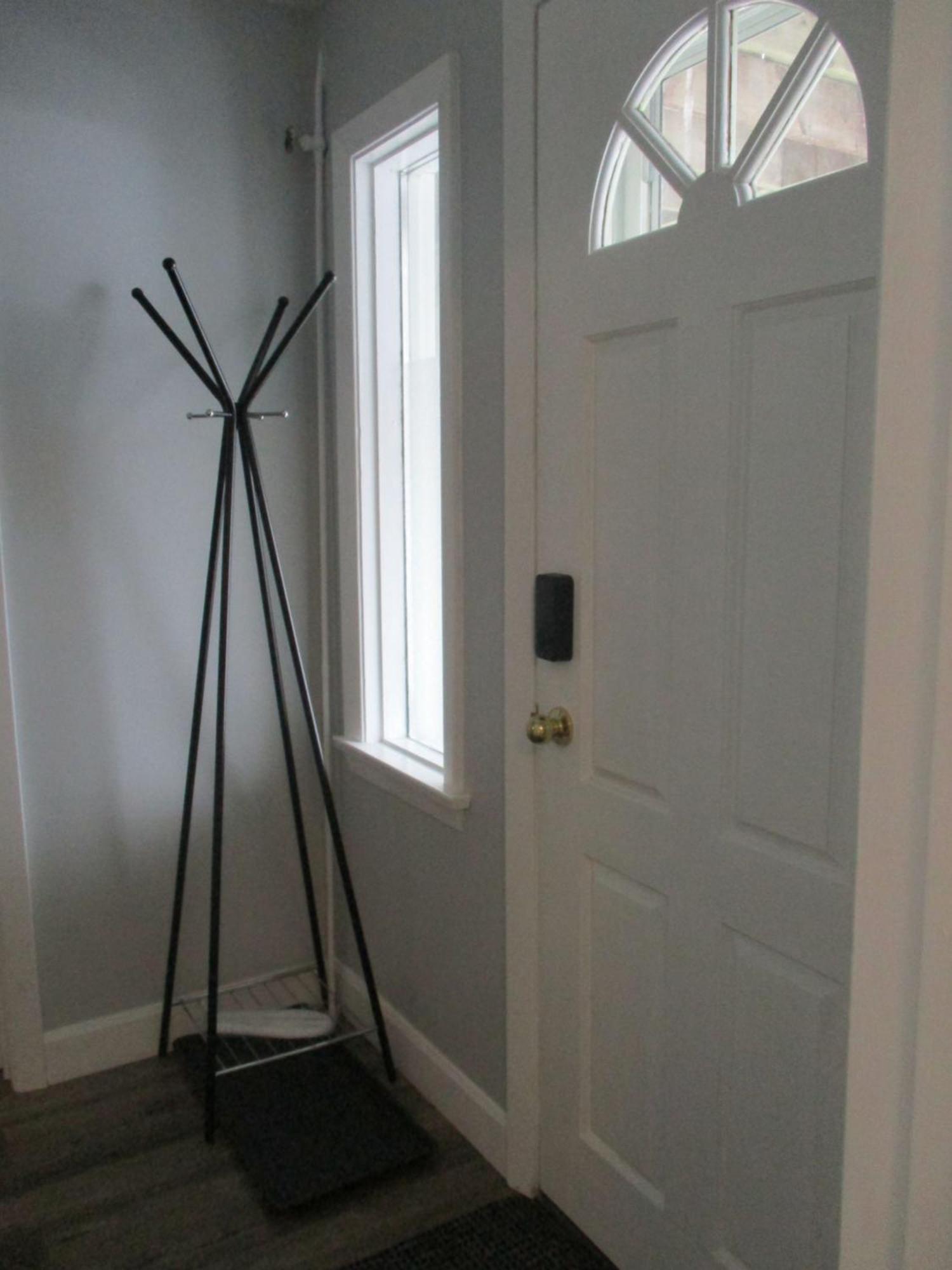 High Park Single Room With Personal Washroom And Kitchen トロント エクステリア 写真