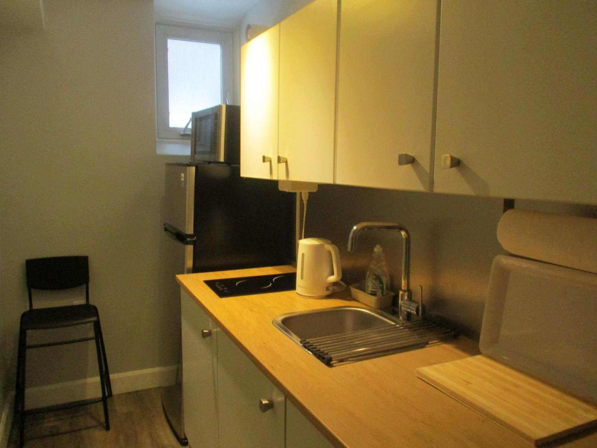 High Park Single Room With Personal Washroom And Kitchen トロント エクステリア 写真